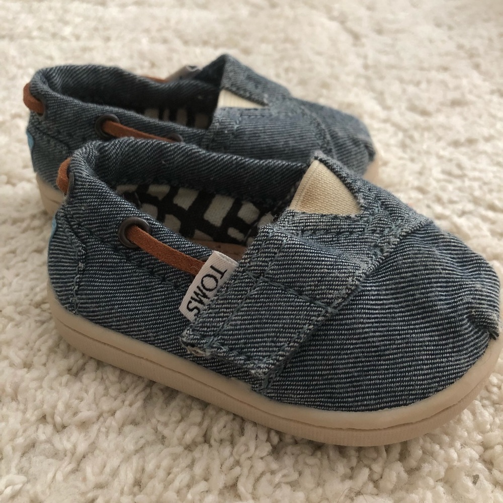 Tiny TOMS Toddler Size 3
